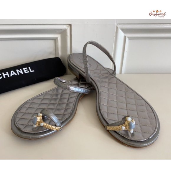 Authentic CHANEL Silver Leather Enamel Embellished Toe Ring Flat Sandals 37C - Picture 3 of 13